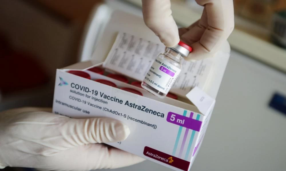 AstraZeneca: Νομικά θα κινηθεί ο 35χρονος λόγω των θρομβώσεων από το εμβόλιο
